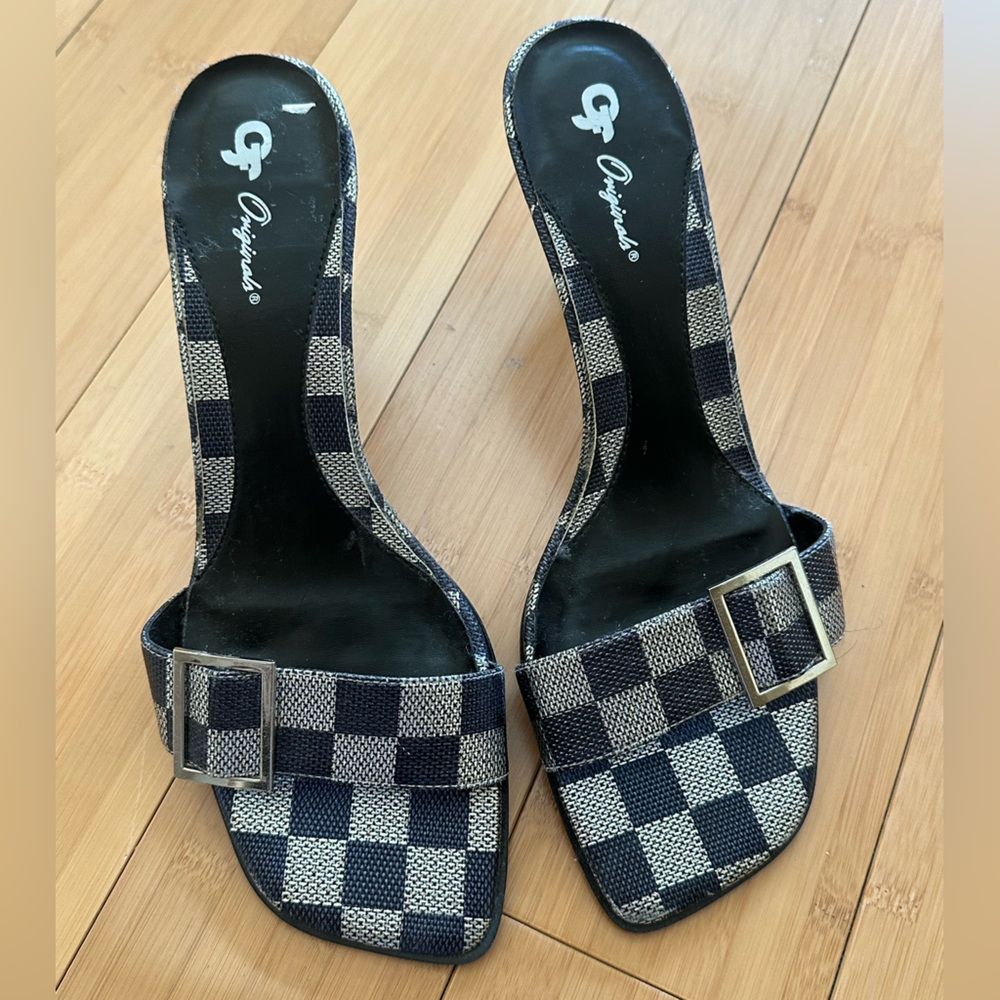 Women's Black and Cream Checkered Sandals